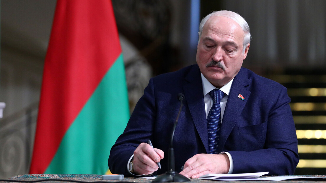 Лукашенко најавио да ће с Путином причати о Пољској: "Хијени Европе" показати место