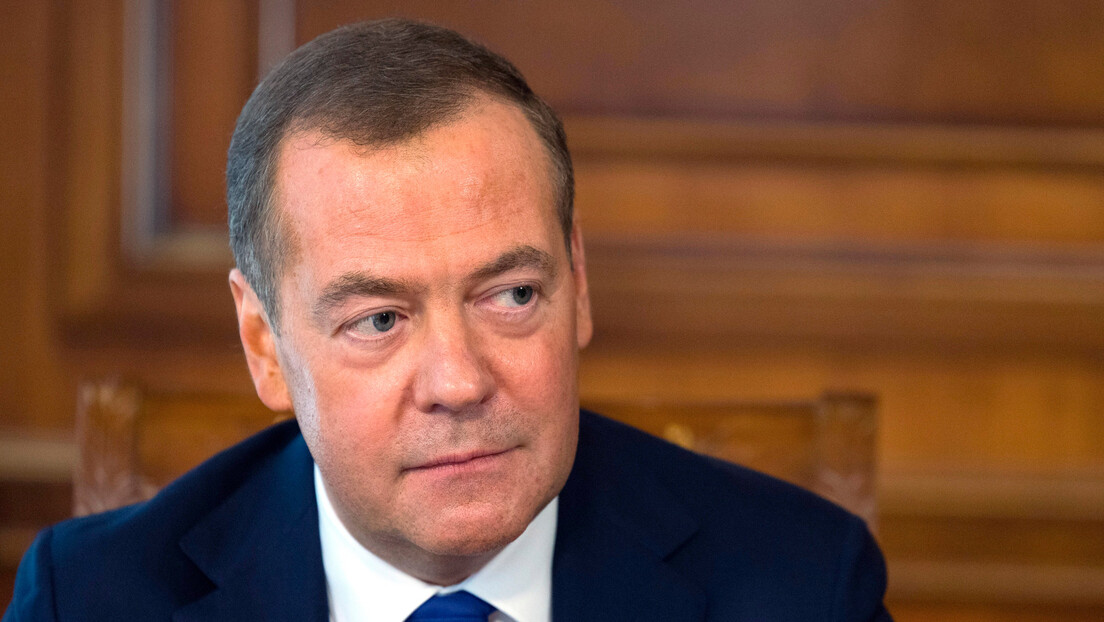 Медведев: Ако ударе на Крим, одговорићемо