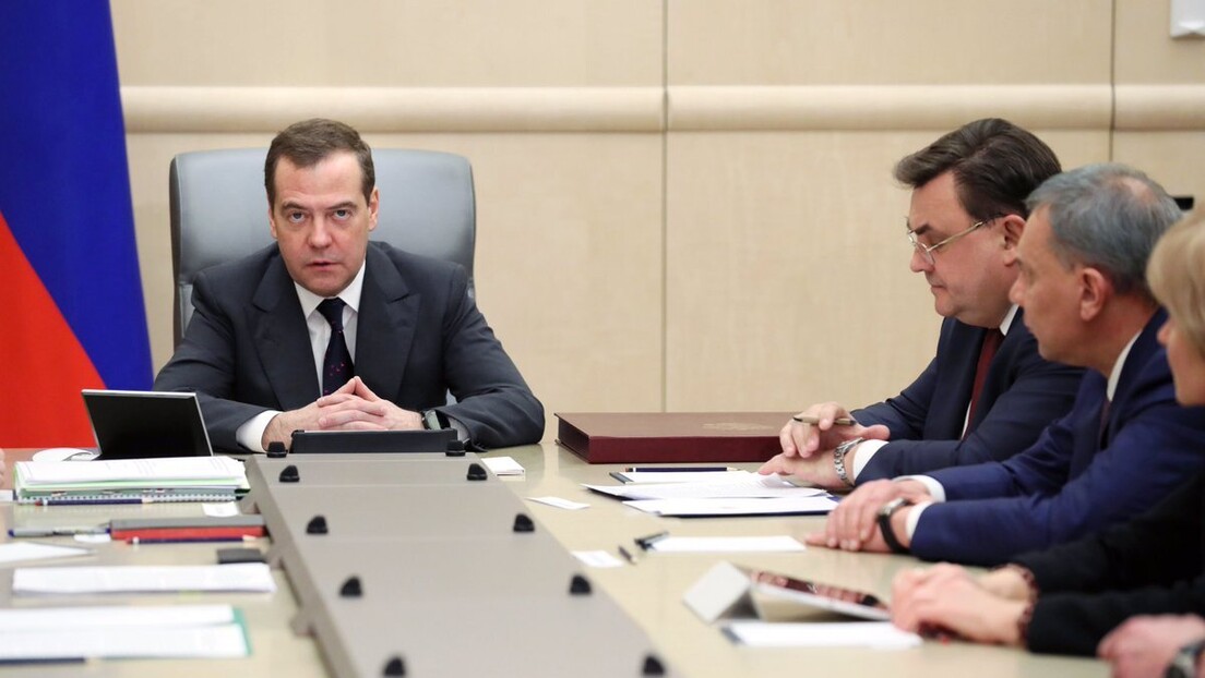 Медведев: Држава је јача него пре