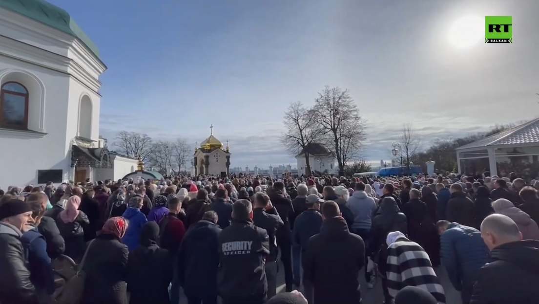 Hiljade vernika u Kijevsko-pečerski lavri na možda poslednjoj Liturgiji