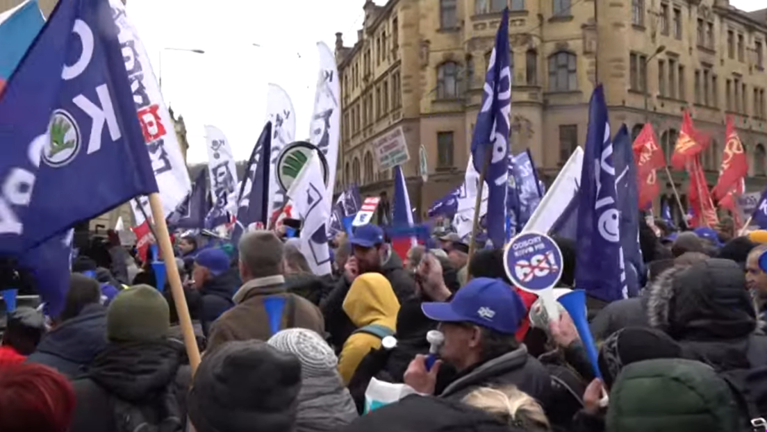 Сад и Чешка: Предлог о каснијем одласку у пензију изазвао протесте