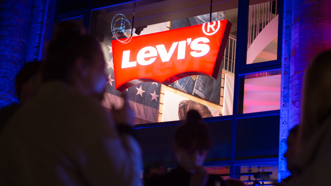 Модни бренд "Левис" користи АИ моделе за "побољшање диверзитета"