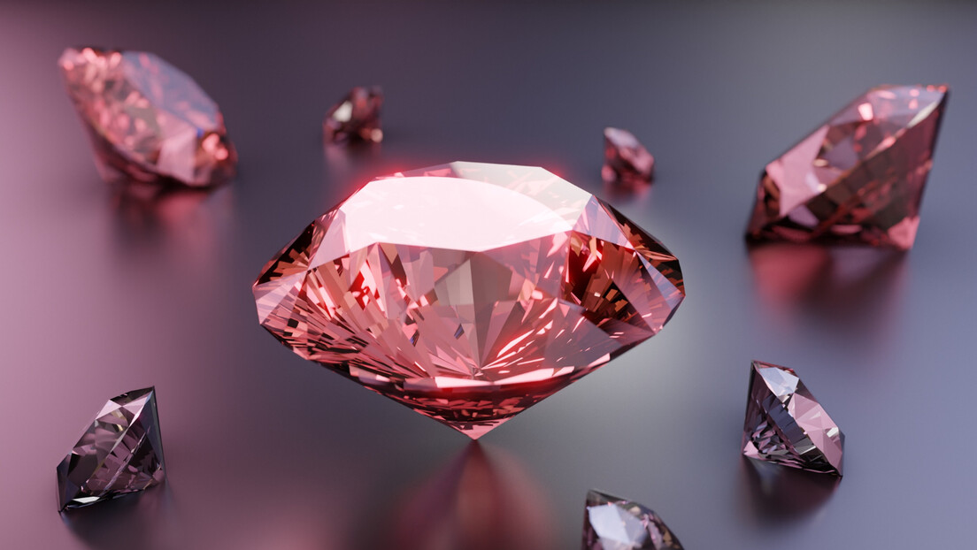 Neobičan pink dijamant uskoro na aukciji - vrednost 35 miliona dolara