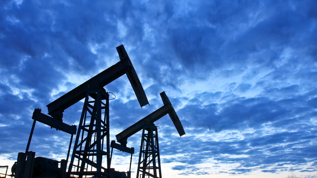 Саудијска Арабија ће смањити прозводњу нафте, очекује се поскупљење