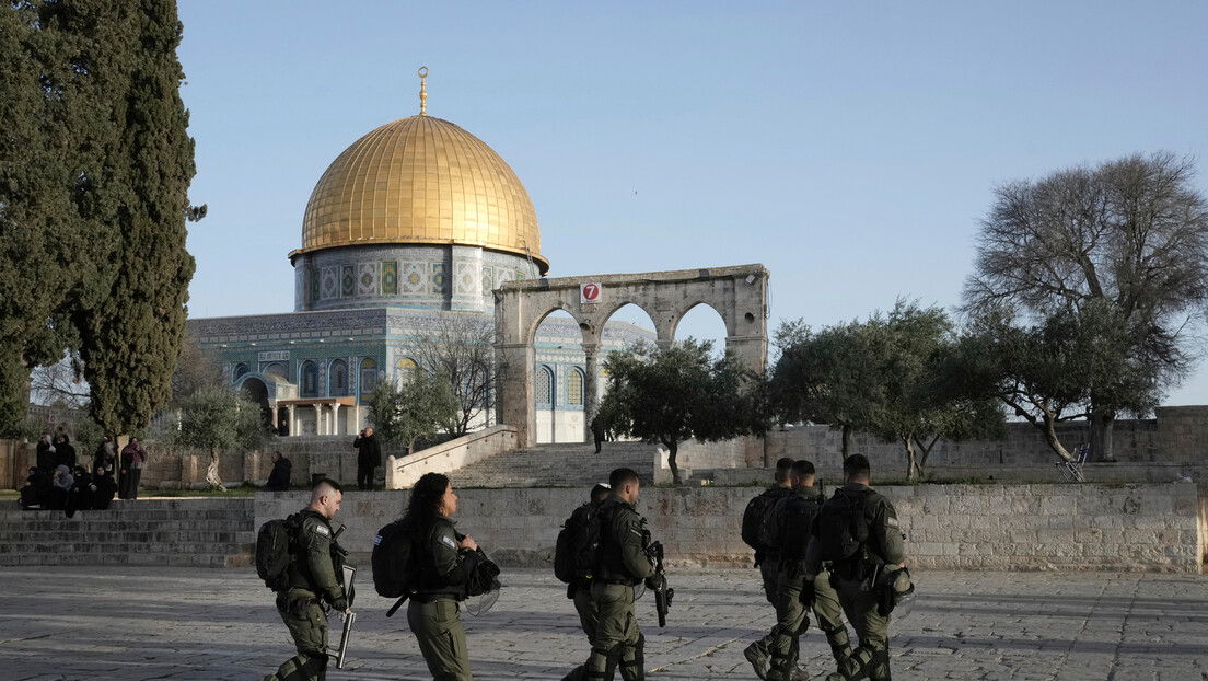 Израелска полиција интервенисала у џамији Ал-Акса у Јерусалиму, више од 100 повређених (ВИДЕО)