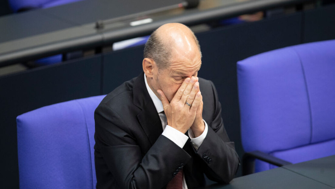 Немачки посланици позивају на истрагу Шолцове наводне умешаности у банкарски скандал