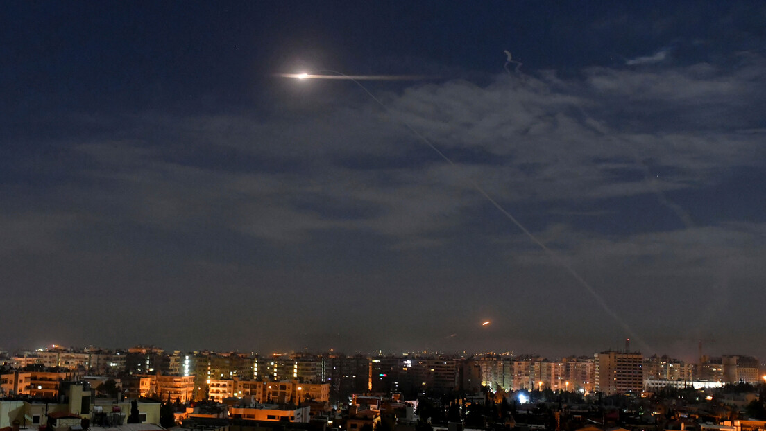 Израел гађао мете у Сирији након ракетног напада на Голанску висораван