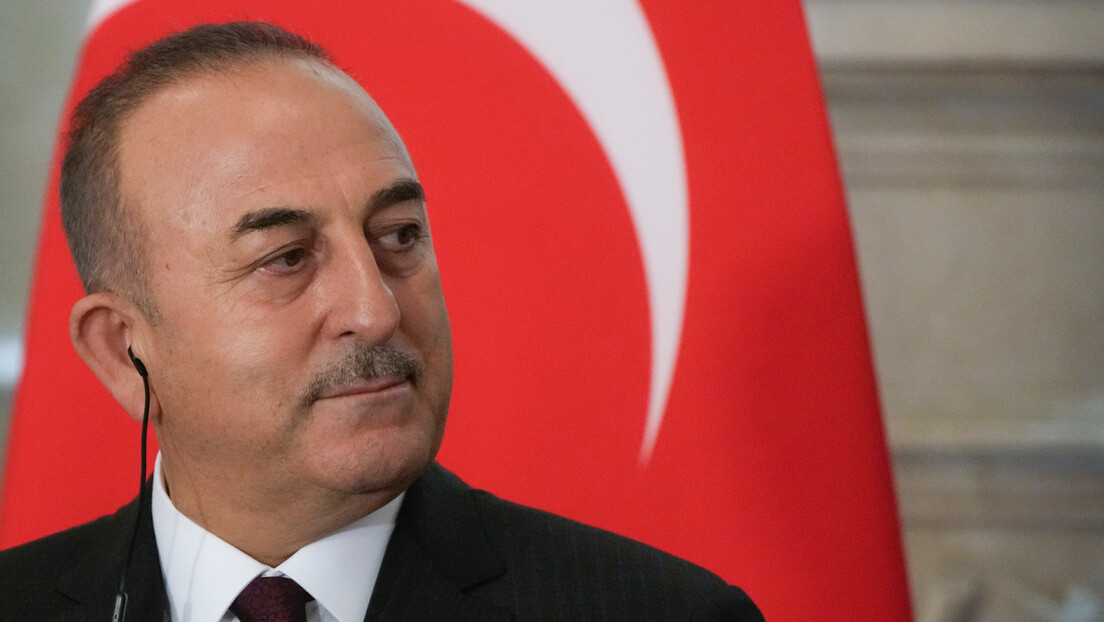 Чавушоглу: Путин неће у Анкару пре избора, интензивнo разговара са Ердоганом