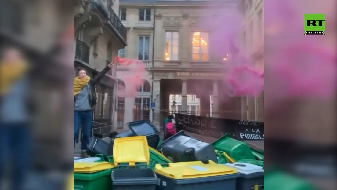 Смеће као барикада: Демонстранти у Паризу блокирали прилазе Уставном савету Француске
