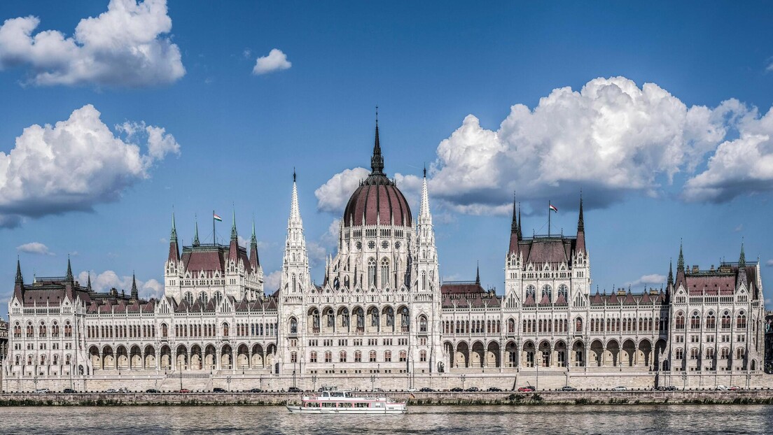 Руска амбасада у Будимпешти: САД покушавају да покажу Мађарској "ко је газда", али...