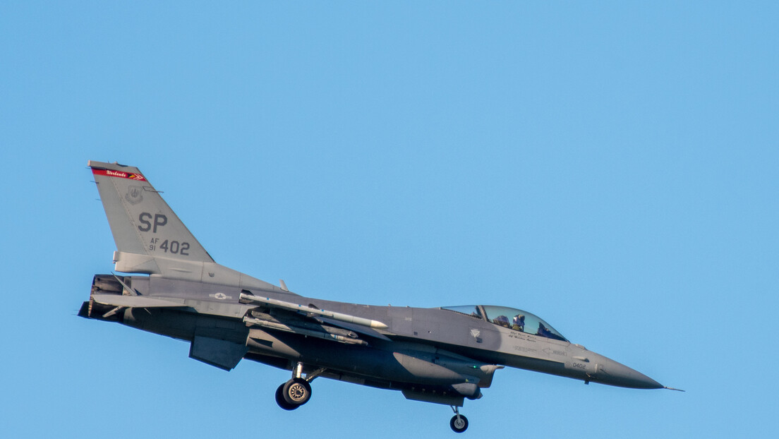Zvaničnik Pentagona: Americi će trebati godinu i po dana da isporuči F-16 Kijevu