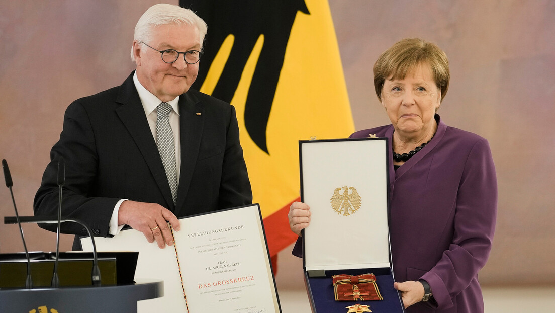Велики крст за Меркелову: Бивша канцеларка добила најпрестижнији орден, упркос критикама