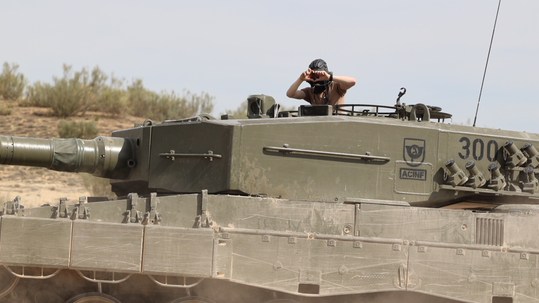Добили тенкове, а не знају ни да их возе: Украјинци уништили "леопарда", отпала му купола (ФОТО)