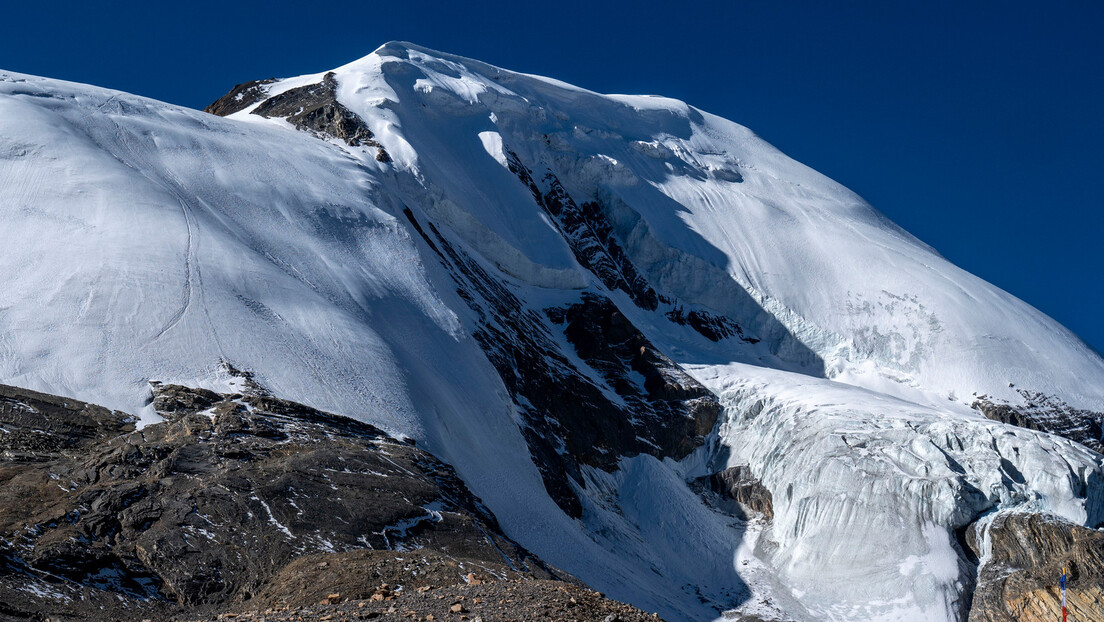 Трагично пењање у Непалу: Ирски алпиниста погинуо, индијски нестао