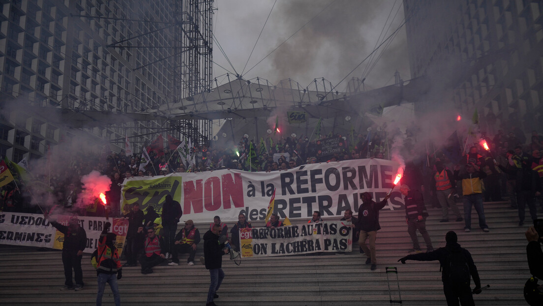 Протести се шире: Демонстранти у Паризу упали у берзу (ВИДЕО)