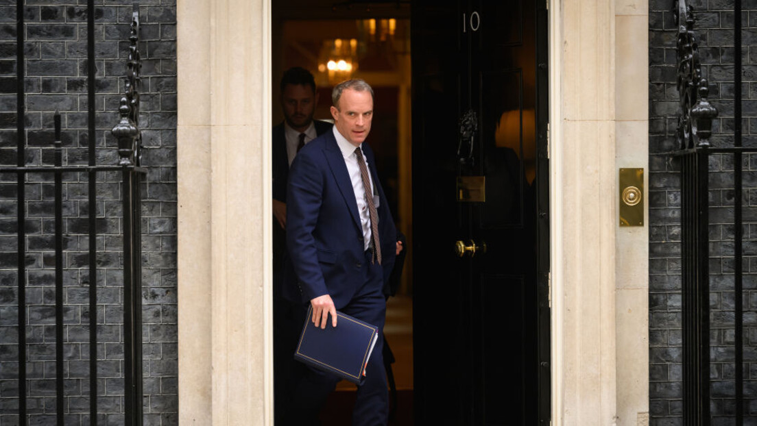 Заменик британског премијера поднео оставку: Потврђене оптужбе да је малтретирао подређене