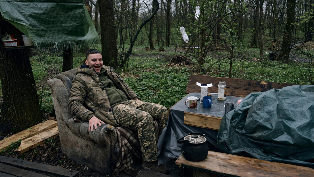 Украјинска војска пљачка цивиле, има разрађену тактику - симулира борбу у близини насеља