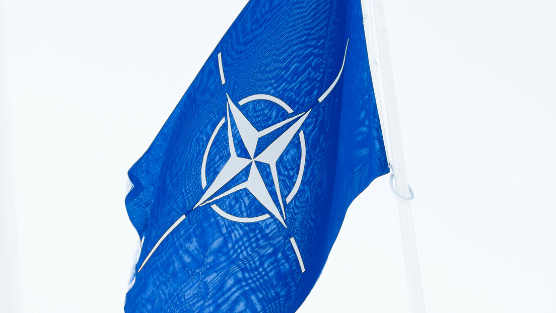 У Молдавији исцепали НАТО заставу: На њој је крв недужне деце из Србије (ВИДЕО)