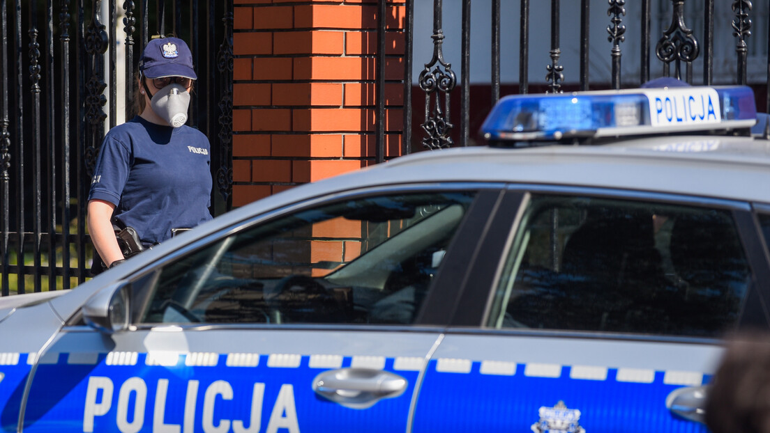 Скандал у Варшави: Полиција упала у школу при руској амбасади; Москва: Одговорићемо оштро (ВИДЕО)