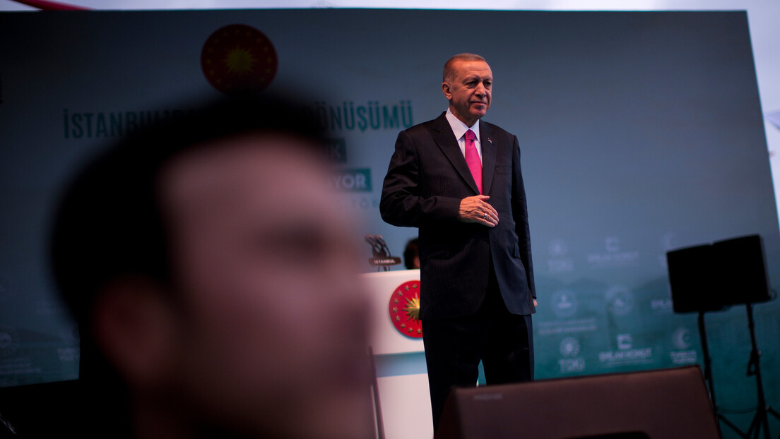 Опоравио се: Ердоган на фестивалу у Истанбулу (ВИДЕО)