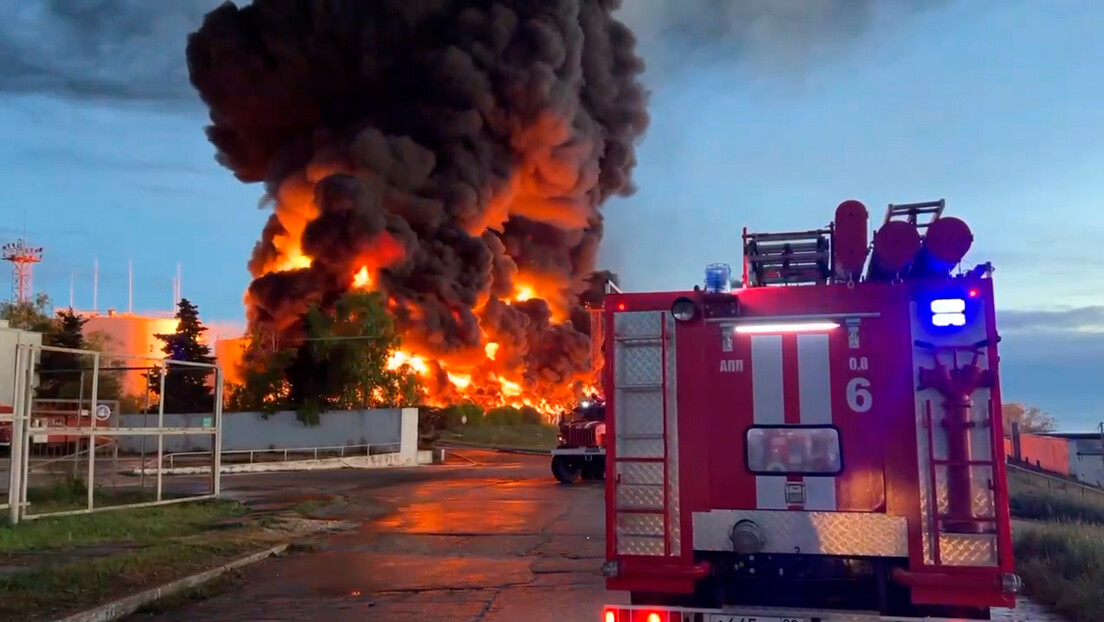 Пожар у Севастопољу: Складиште нафте нападнуто дроновима, оштећена четири резервоара (ВИДЕО)