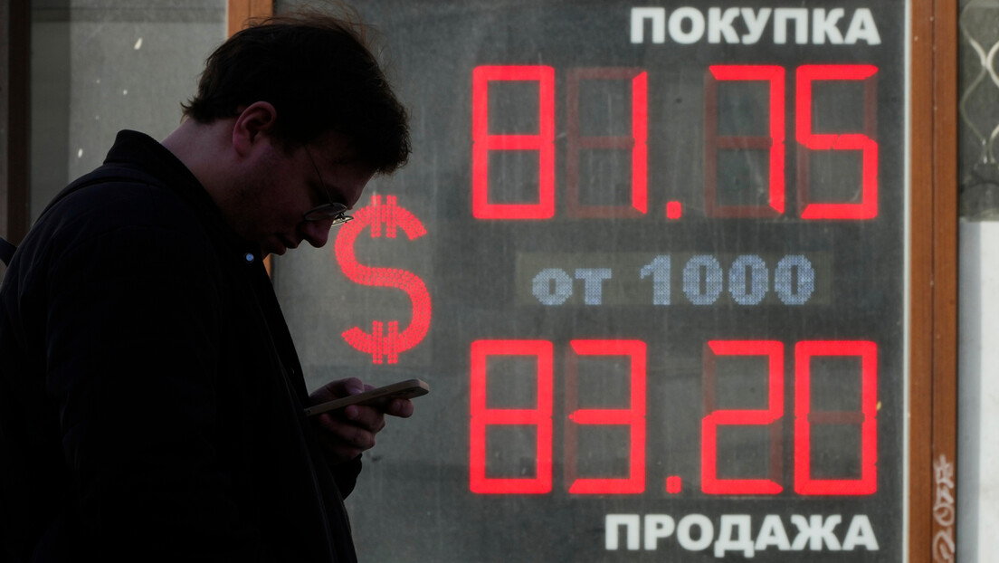 Русија ће поново куповати стране валуте за своје девизне резерве