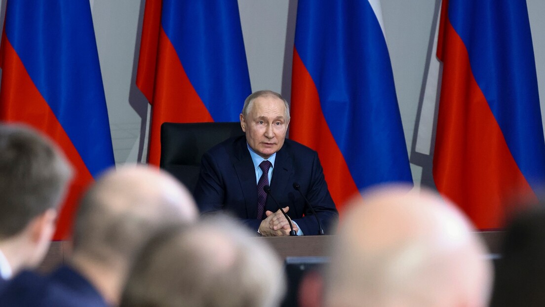 Путин: Живот се враћа у нормалу,  Маријупољ добија трамваје