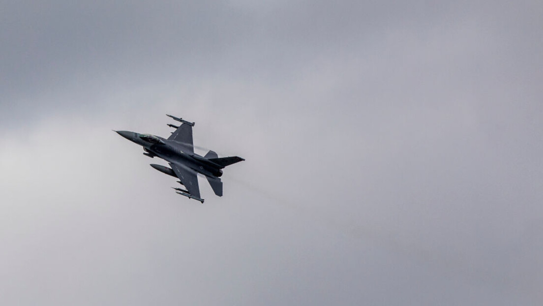Пао амерички борбени авион: Ф-16 се срушио код војне базе у Јужној Кореји (ВИДЕО)
