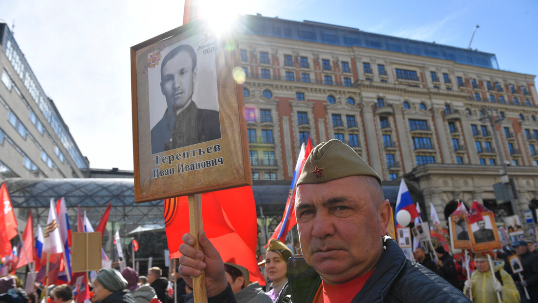 И Берлин брише историју: Руске и совјетске заставе неће се вијорити на Дан победе