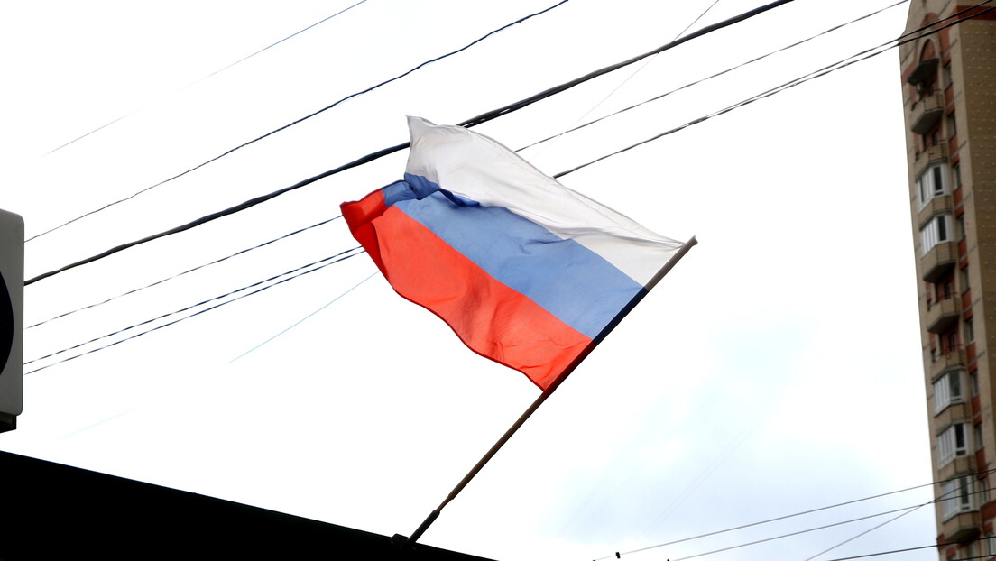 Берлин попустио под притиском Москве: Суд одобрио руске заставе на Дан победе