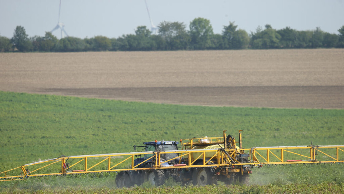 Угрожена производња хране у САД:  Пестициди контаминирани "вечним хемикалијама"