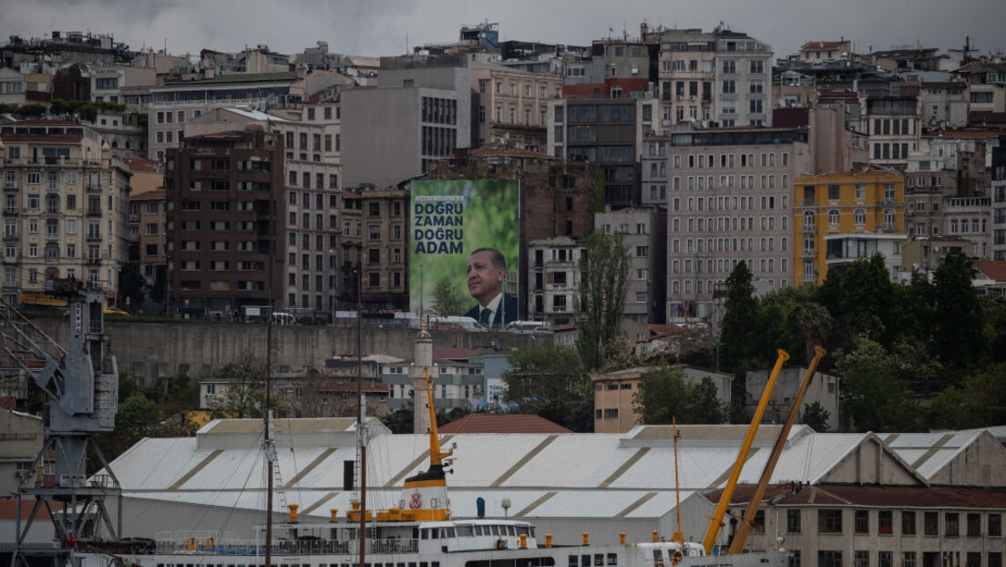 "Политико": Зашто ЕУ воли Ердогана