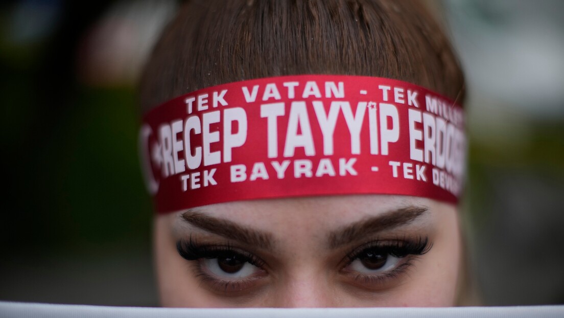 Izbori u Turskoj: Erdogan vodi, drugi krug sve izvesniji