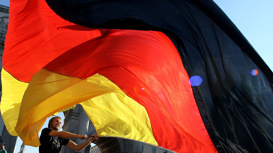 У Немачкој би да подстакну патриотизам: Заставе и химна на сваком кораку