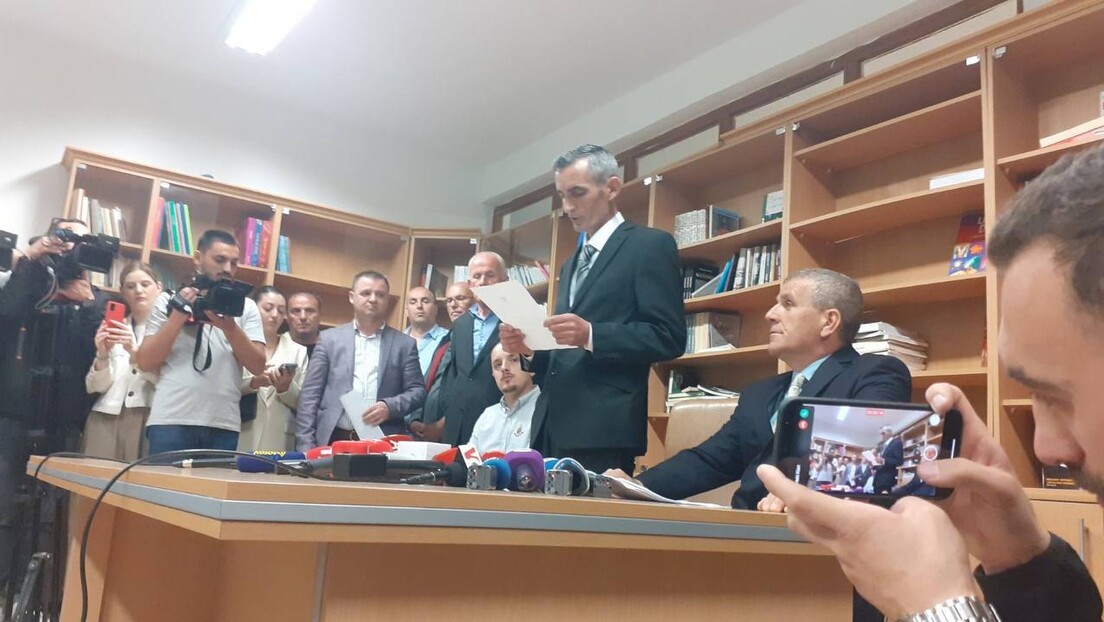 Јаке полицијске снаге и заставе тзв. Косова: Нови градоначелник Звечана положио заклетву у Бољетину