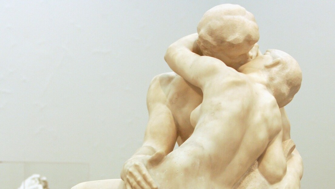 Научници открили најстарији опис романтичног пољупца на свету