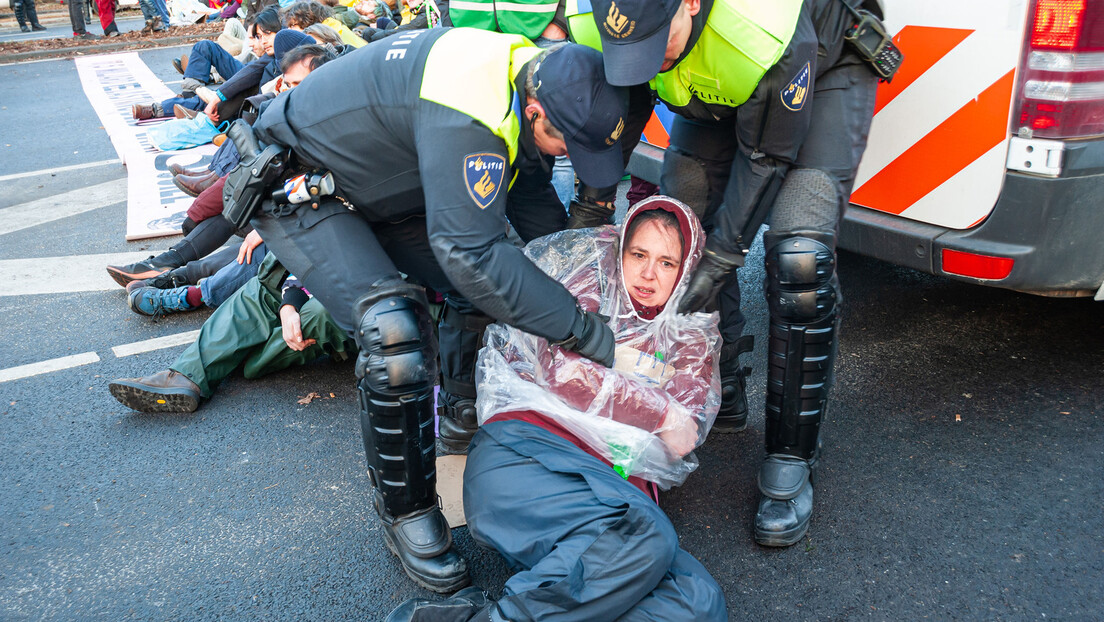 Демонстранти блокирали ауто-пут код Хага: Полиција употребила водене топове, више од 1.500 ухапшених
