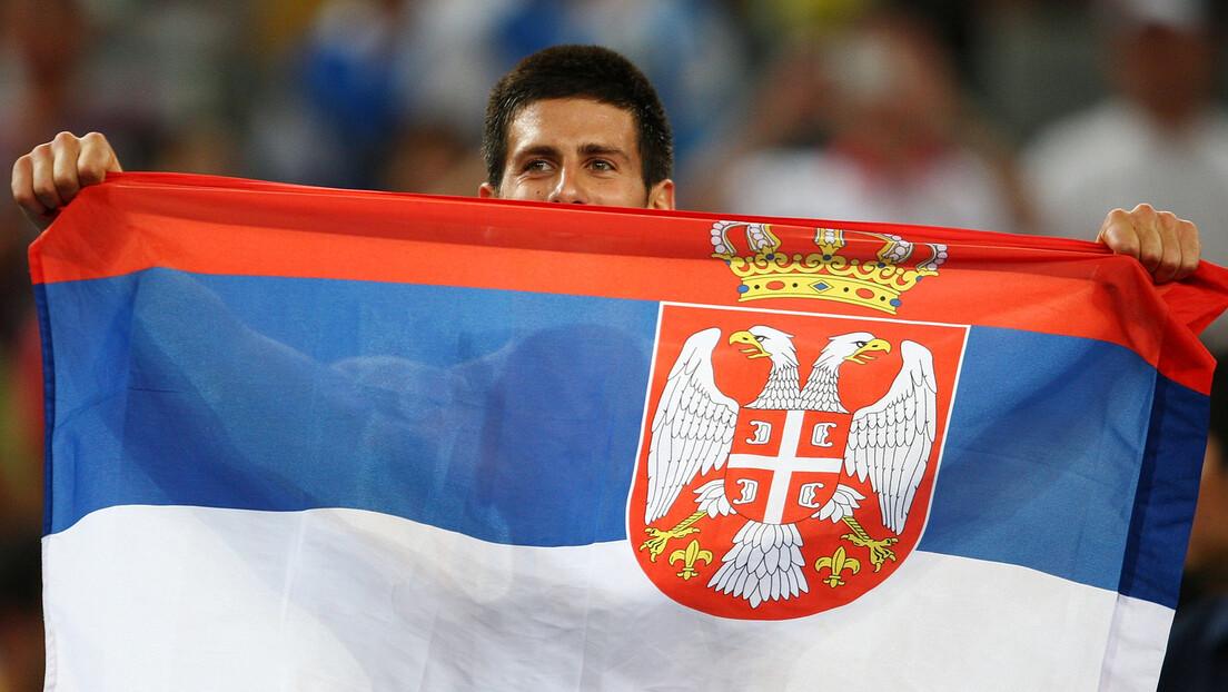 Новак из Звечана добија заставу Србије: "Нек је највећи Србин подигне кад освоји Ролан Гарос"
