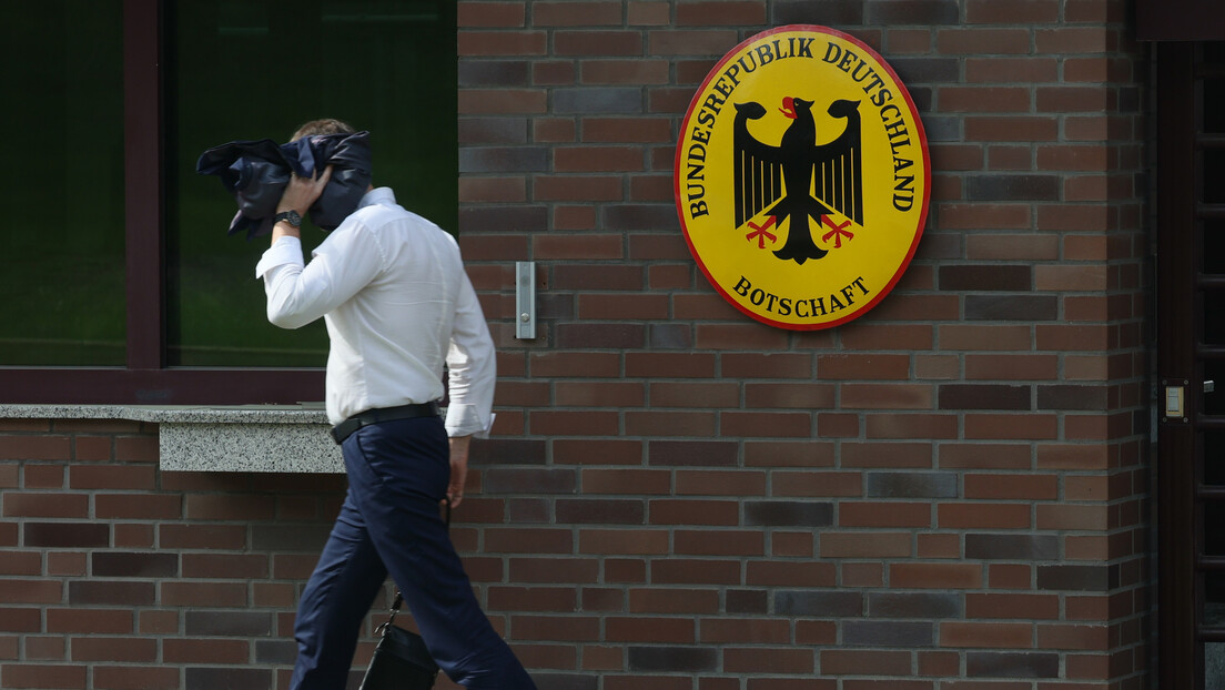 Берлин наредио затварање четири конзулата Русије у Немачкој