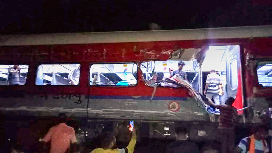 Судар возова у Индији: Најмање 50 мртвих, 350 повређених
