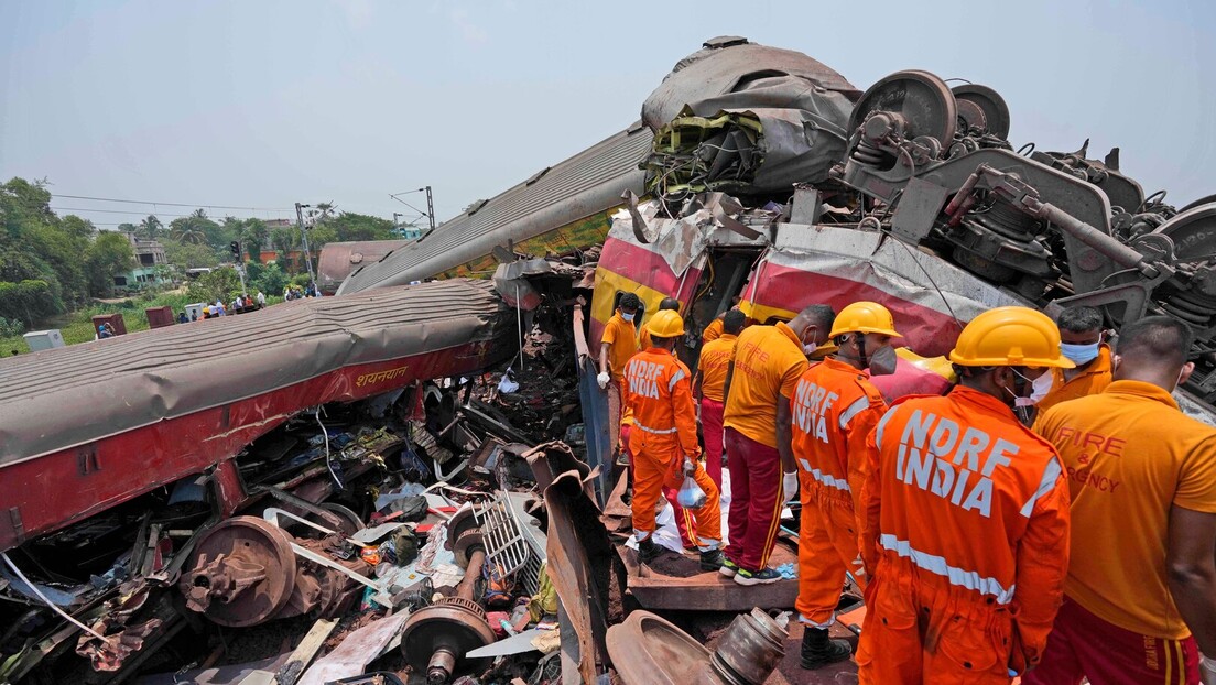 Најмање 288 мртвих и више од хиљаду повређених у железничкој несрећи у Индији