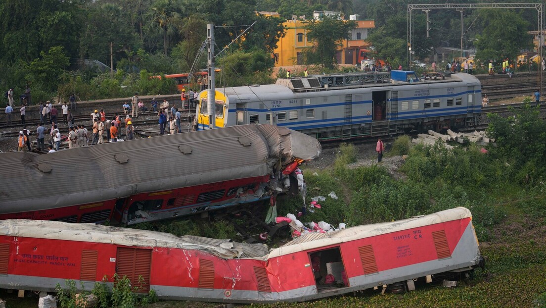 Проблем у систему електронске сигнализације могућ узрок стравичне железничке несреће у Индији
