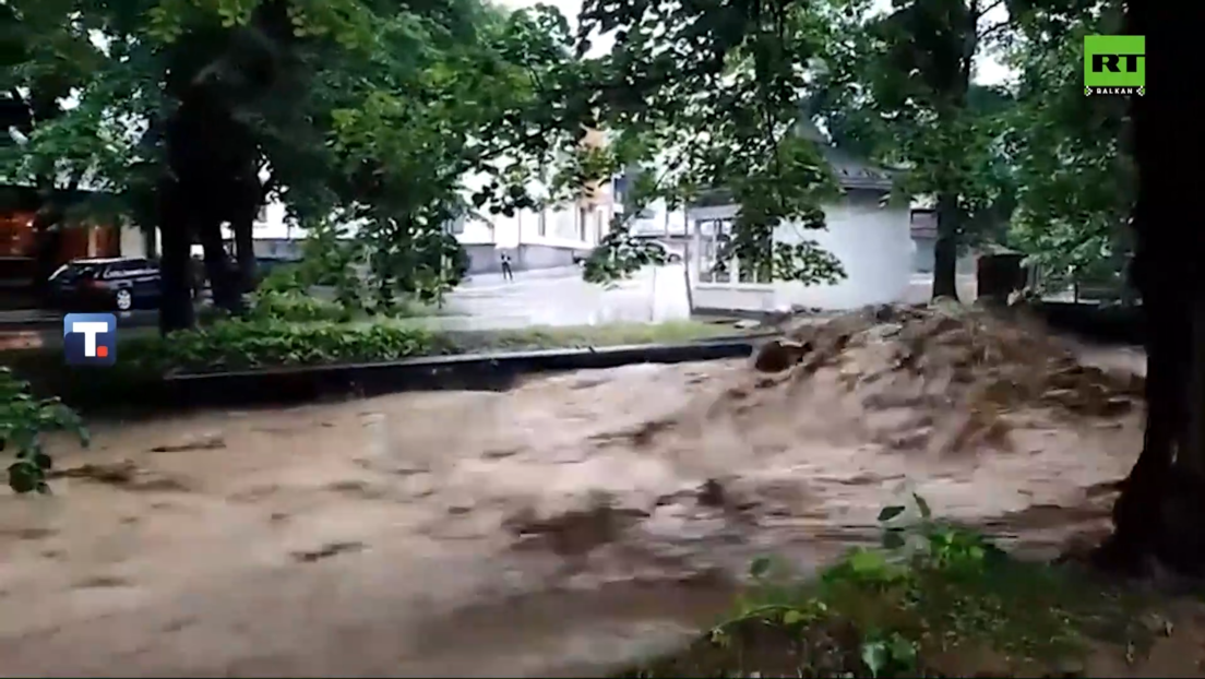 Jako nevreme zahvatilo Vrnjačku Banju: Voda se sliva ulicama, mnogi objekti poplavljeni