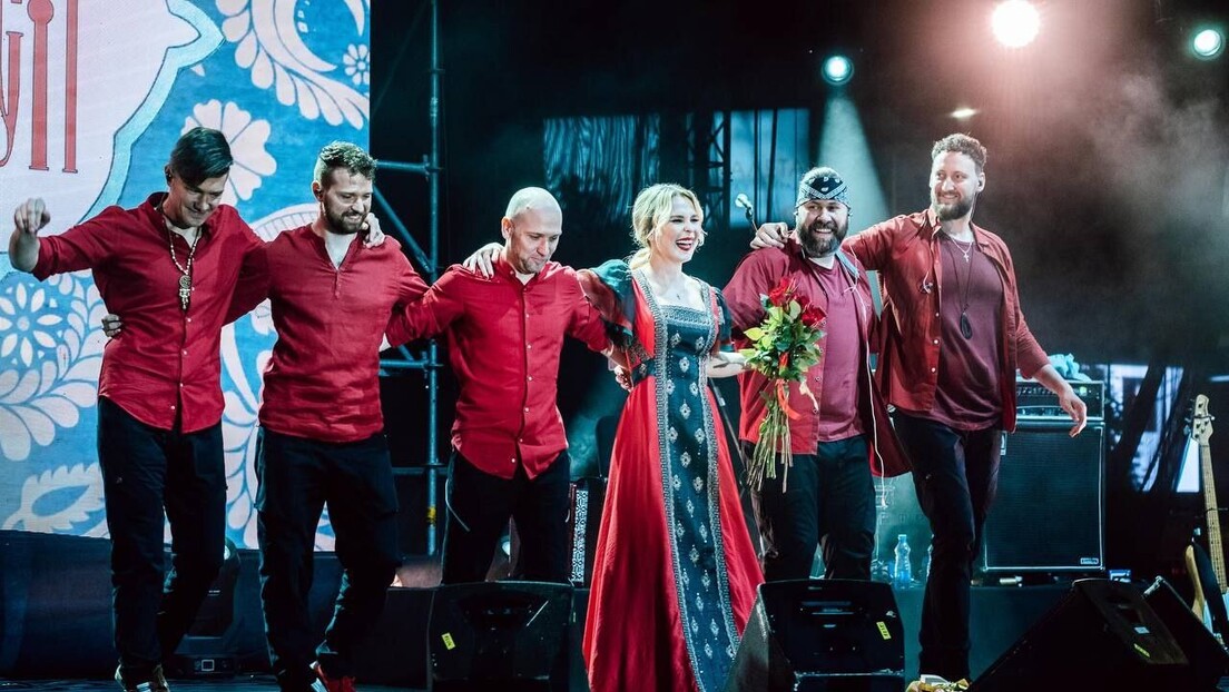 О концерту Пелагеје на Тргу, или: све наше руске песме