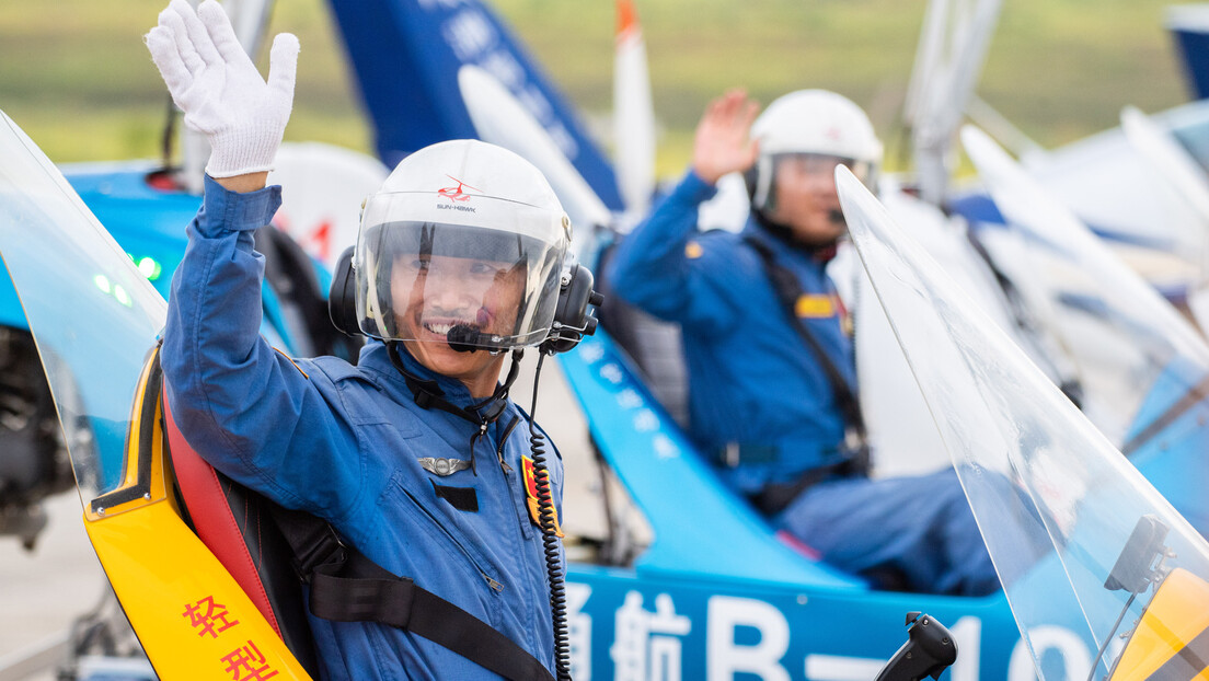"Дојче веле": Немачка страхује да бивши пилоти одају тајне Кини