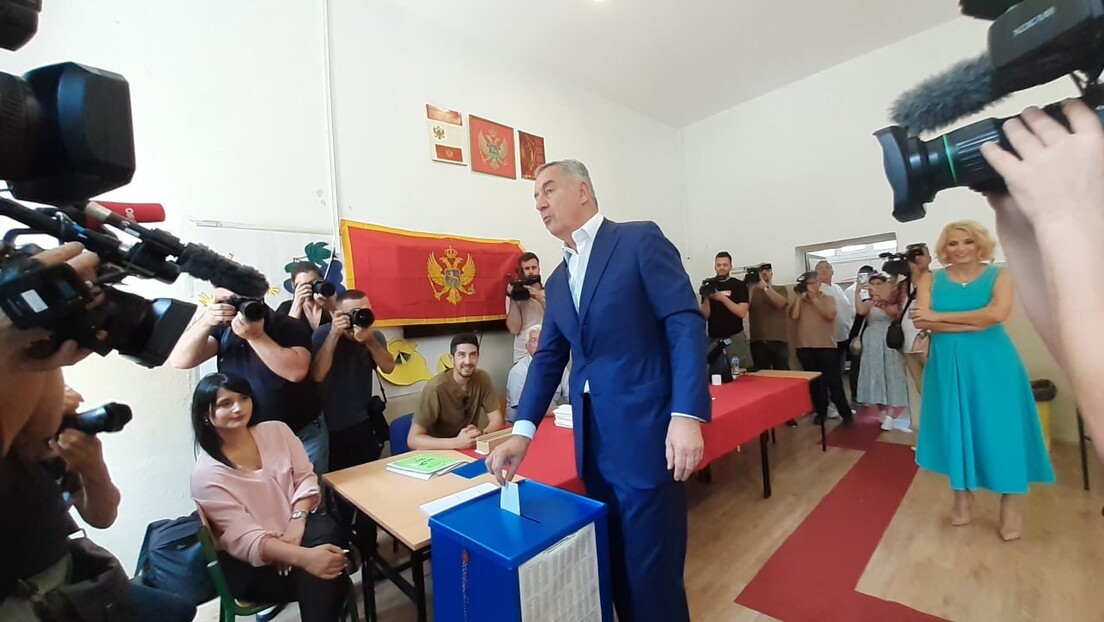 Milo Đukanović prvi put u javnosti posle poraza: Ja premijer? Daleko smo od tih tema