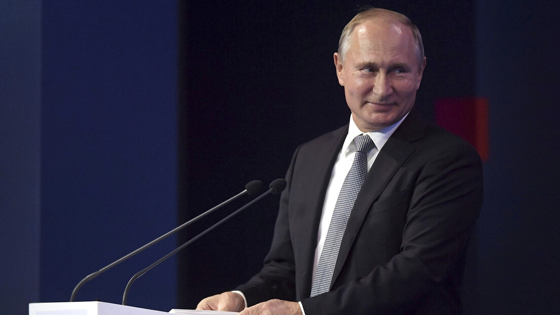Путин честитао Дан Русије:  У славу отаџбине, јачамо јединство нашег народа