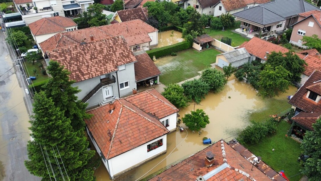 Ванредно у Чачку: Бујица код Јагодине носила аутомобиле, потоп код Свилајнца и Параћина ФОТО, ВИДЕО