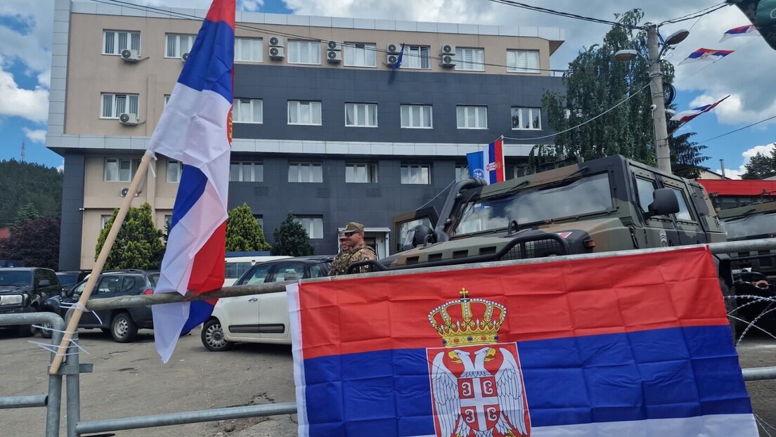 Protesti na severu KiM ušli u 16. dan: Srbi "ispratili" ministra sa crvenom farbom i jajima