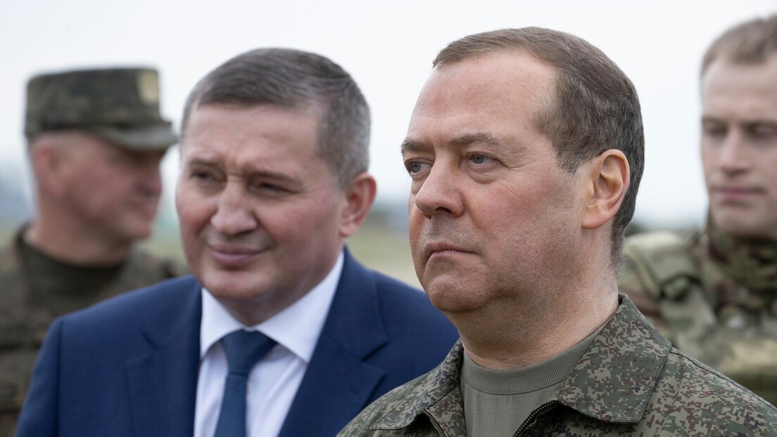 Медведев: Русија може да уништи подводне каблове и прекине сваки контакт између Европе и Америке